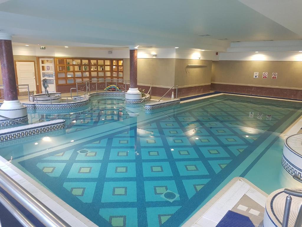 La Mon Hotel & Country Club