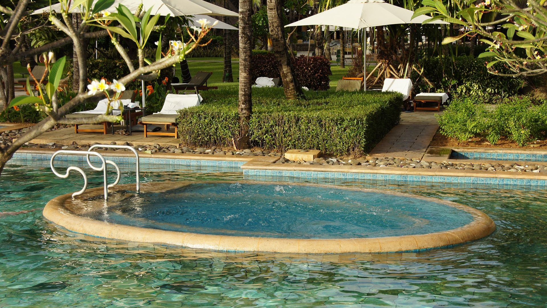 Splurge on Your Vacation with a Jacuzzi 3