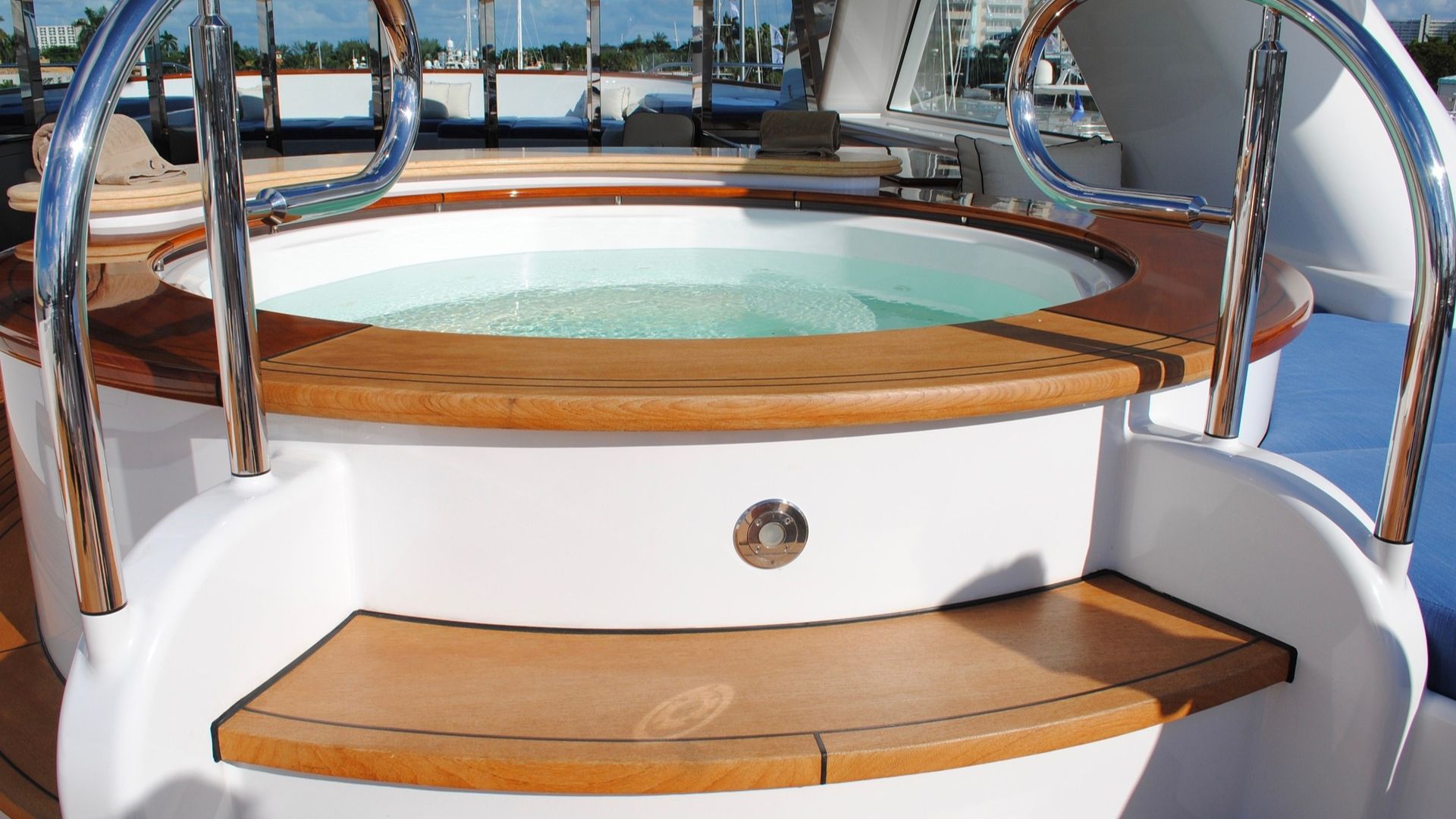 Splurge on Your Vacation with a Jacuzzi 4